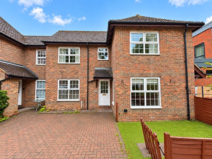 1 Bedroom Apartment For Sale In Gordon Court, St Martins Road, Knebworth, SG3