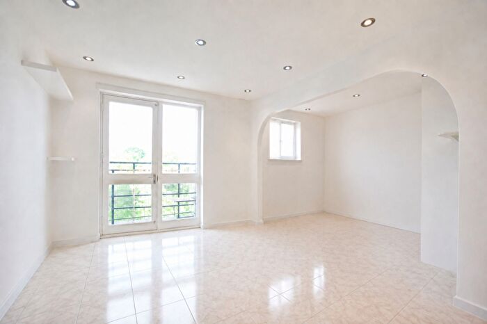1 Bedroom Flat To Rent In Otter Close, Stratford, E15