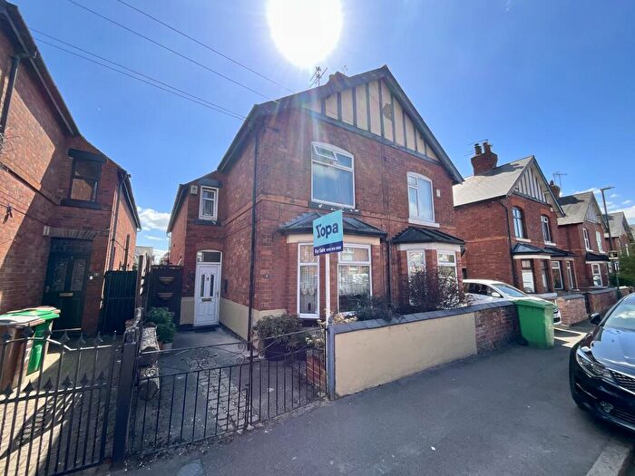 3 Bedroom Semi-Detached House For Sale In Highbury Avenue, Nottingham, NG6