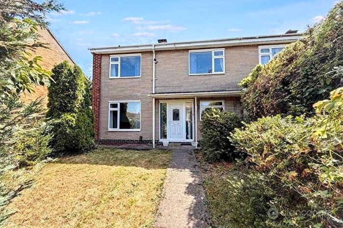 3 Bedroom Semi-Detached House For Sale In Tulliver Close, Bedworth, CV12