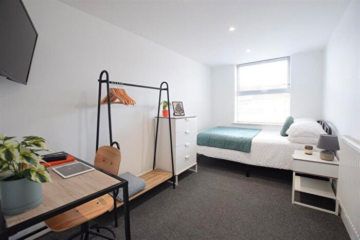 6 Bedroom Terraced House To Rent In / - Claremont Street - Six Bedroom Modern Student House, LN2