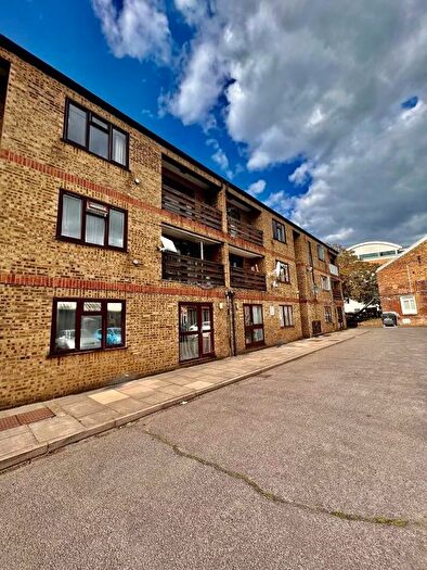 1 Bedroom Flat To Rent In Hows Road, Uxbridge, UB8
