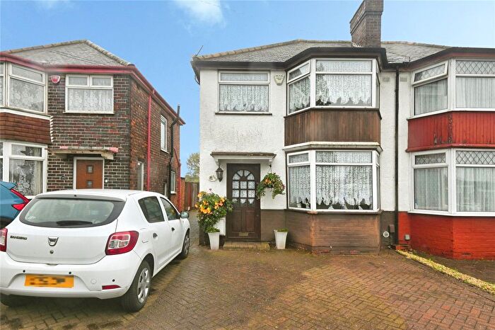 3 Bedroom Semi-Detached House For Sale In Bromford Road, Birmingham, West Midlands, B36
