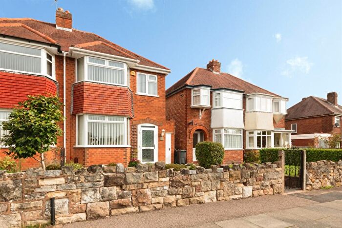 3 Bedroom Semi-Detached House For Sale In The Vineries, Birmingham, B27