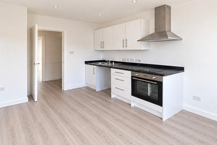 1 Bedroom Flat To Rent In Bedroom First Floor Flat In Chichester, PO19