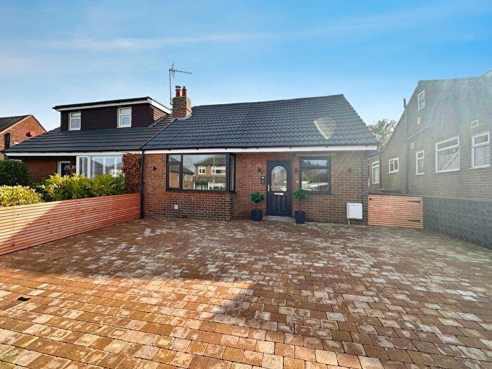 2 Bedroom Semi-Detached Bungalow For Sale In Scatcherd Lane, Leeds, LS27