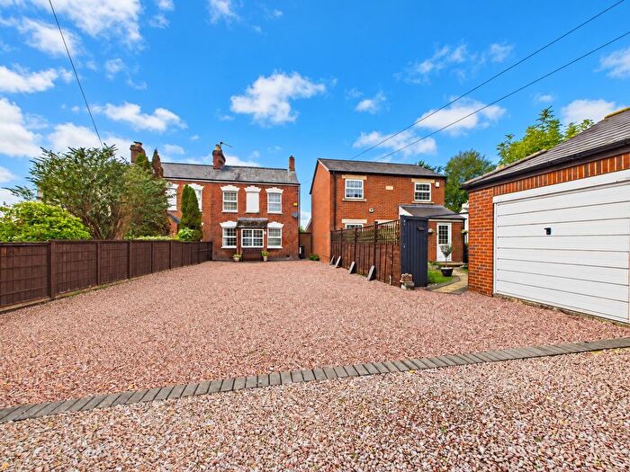 3 Bedroom Semi-Detached House For Sale In Bristol Road, Gloucester, GL2