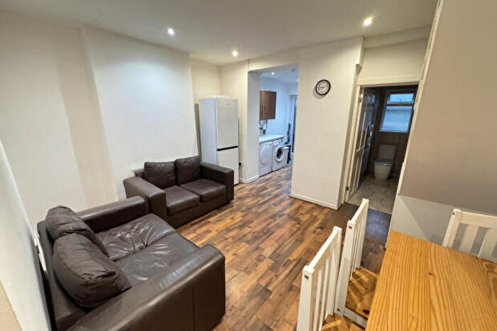 3 Bedroom Terraced House To Rent In Rhymney Street Cardiff, CF24
