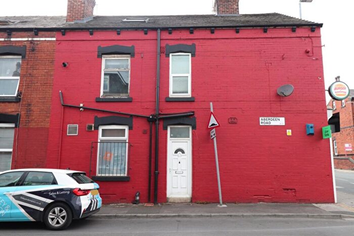 2 Bedroom Flat To Rent In Town Street, Armley, Leeds, LS12