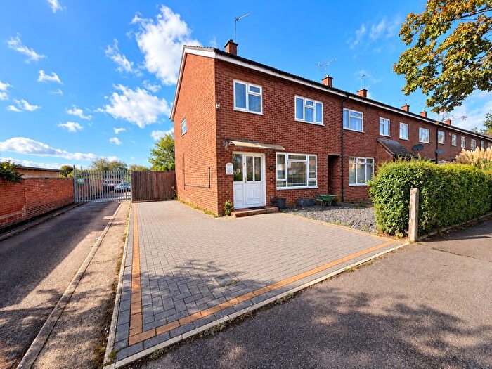 2 Bedroom End Of Terrace House For Sale In Leaf Road, Houghton Regis, LU5