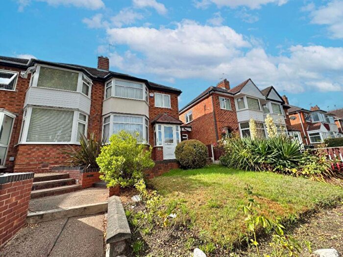 3 Bedroom Semi-Detached House For Sale In Steyning Road, Birmingham, B26