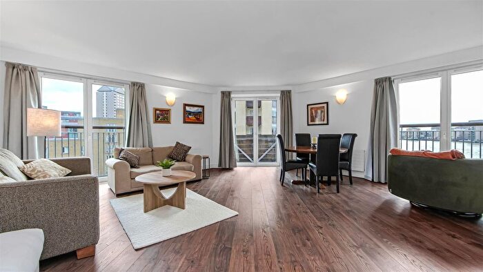 2 Bedroom Flat To Rent In Waterman Building, Millennium Harbour, E14