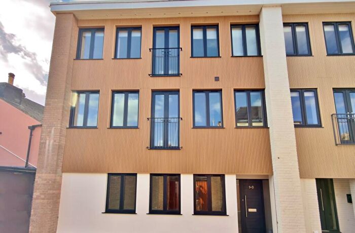 2 Bedroom Flat To Rent In - Ship Street, Shoreham-by-sea, BN43