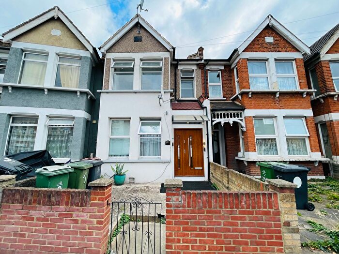 2 Bedroom Flat For Sale In Grove Green Road, London, E11