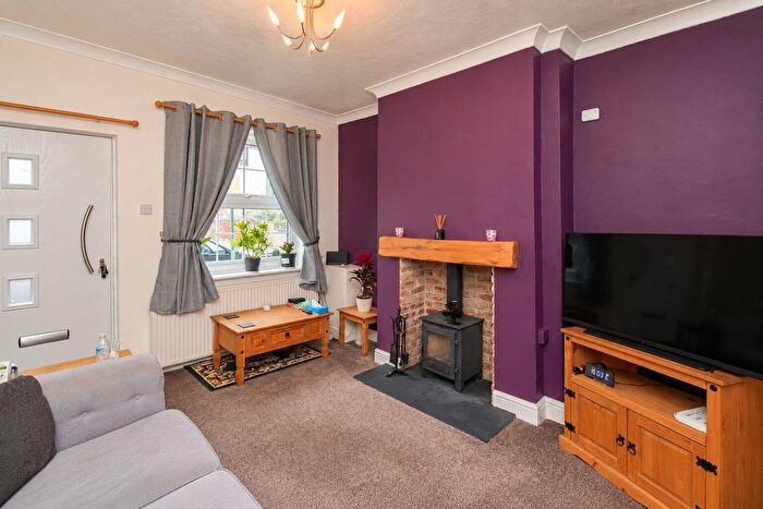 2 Bedroom Town House For Sale In Kings Villas, Knottingley, WF11
