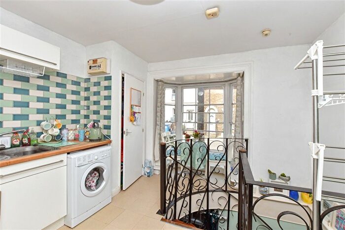 1 Bedroom Flat For Sale In South Road, Faversham, Kent, ME13