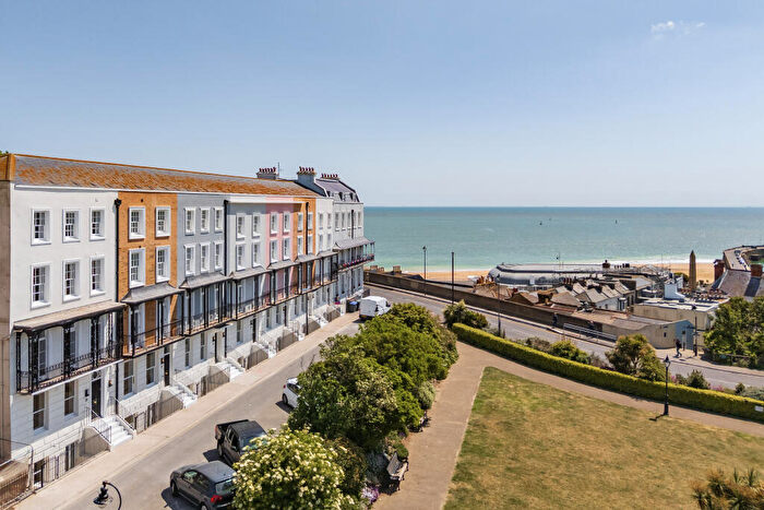 3 Bedroom Flat To Rent In Albion Place, Ramsgate, CT11