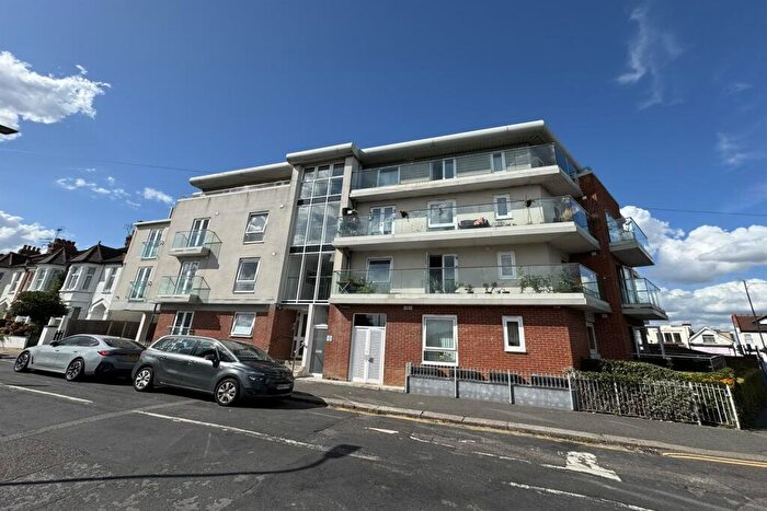 2 Bedroom Flat To Rent In Leigh Road, Leigh On Sea, SS9