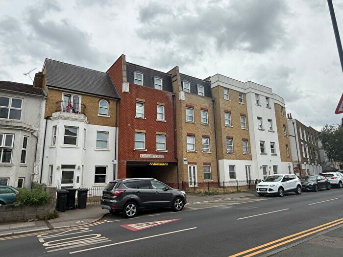44 Bedroom Block Of Flats For Sale In Wrotham Court, Wrotham Road, Gravesend, Kent, DA11