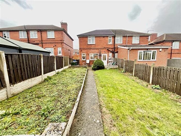 3 Bedroom Semi-Detached House For Sale In Turnshaw Avenue, Aughton, Sheffield, S26