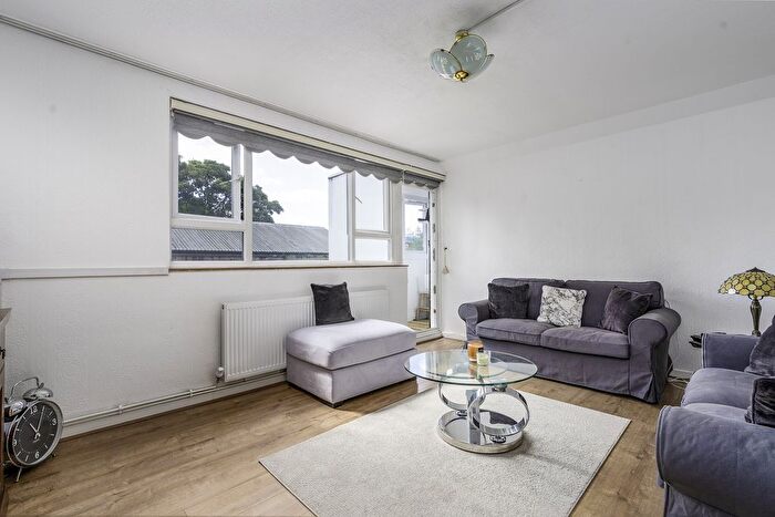 2 Bedroom Maisonette To Rent In Morland Estate, Richmond Road, London, E8