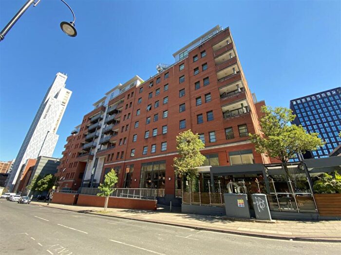 2 Bedroom Apartment To Rent In The Quadrangle, Lower Ormond Street, Manchester, M1