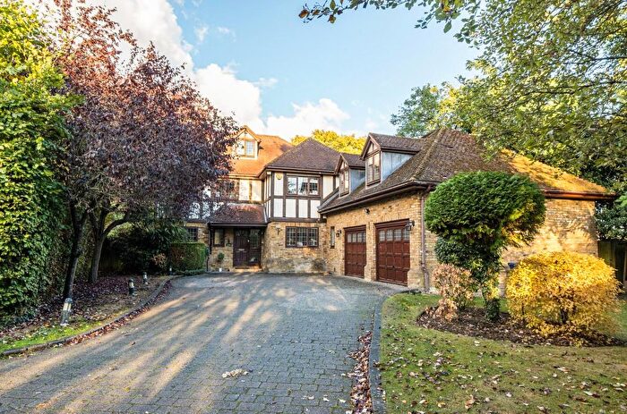 5 Bedroom Detached House For Sale In Lynford Close, Arkley, EN5