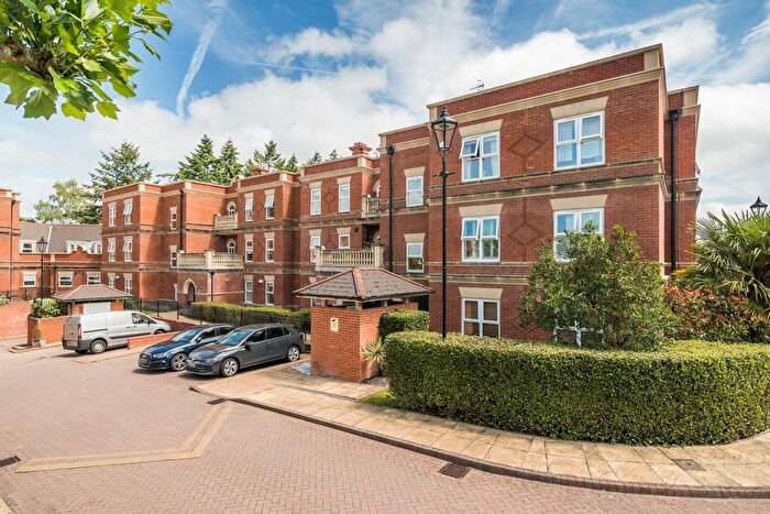 3 Bedroom Flat For Sale In Wormley, Godalming, Surrey, GU8