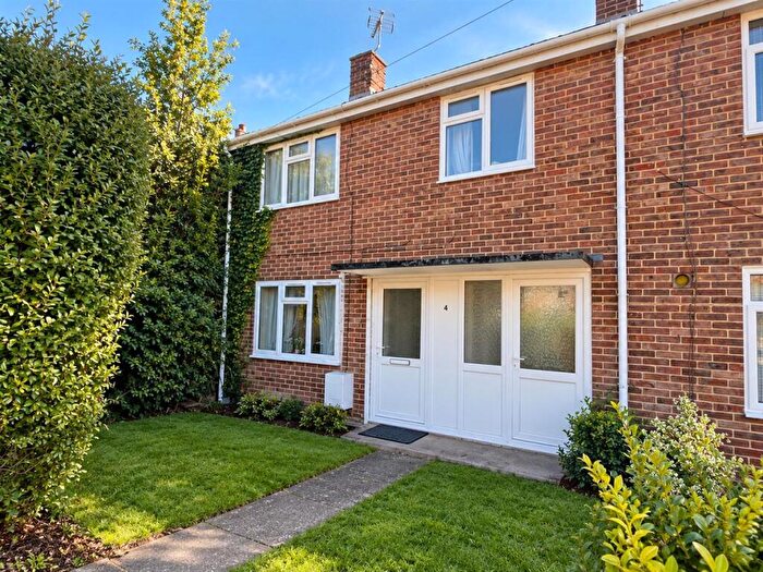 4 Bedroom Semi-Detached House To Rent In Montfort Close, Anterbury, Canterbury, CT2