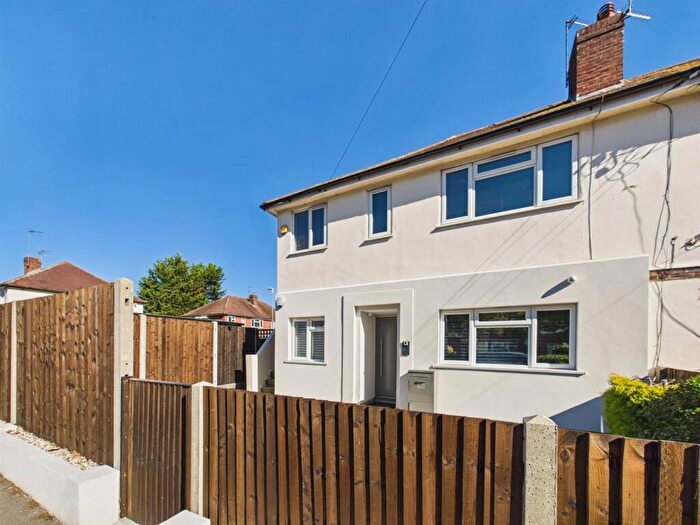 2 Bedroom Maisonette For Sale In West End Road, Ruislip, HA4
