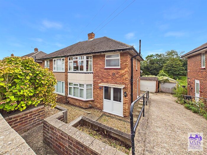 3 Bedroom Semi-Detached House For Sale In Poplar Road, Stood, ME2