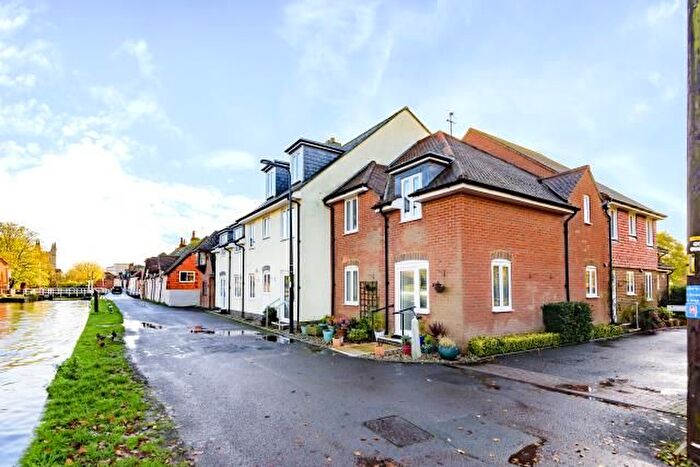 2 Bedroom Flat For Sale In West Mills, Newbury, RG14