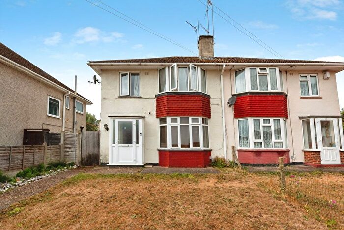 3 Bedroom Semi-Detached House For Sale In Chipstead Road, Erith, DA8