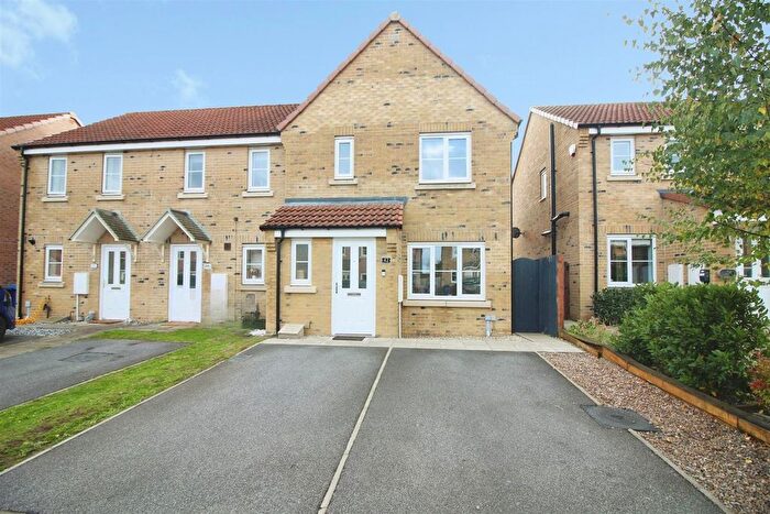 3 Bedroom Town House For Sale In Brunswick Crescent, Sherburn In Elmet, Leeds, LS25