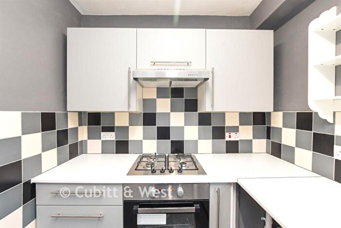 2 Bedroom Flat For Sale In Downswood, Reigate, Surrey, RH2