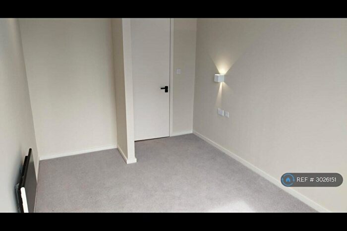 2 Bedroom Flat To Rent In Chester Road, Manchester, M15