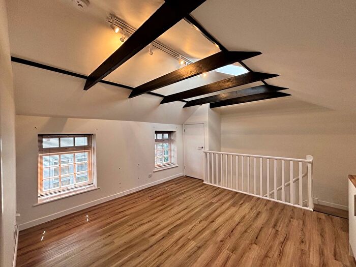 1 Bedroom Flat To Rent In High Street, Great Missenden, HP16