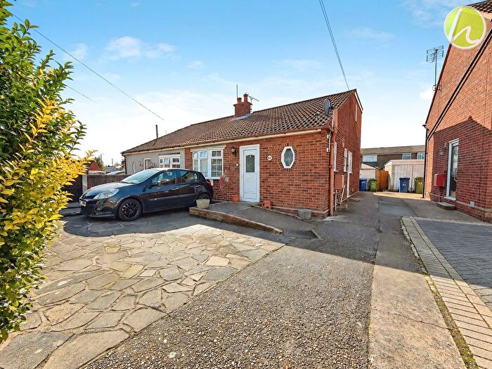 3 Bedroom Semi-Detached Bungalow For Sale In Monks Haven, Stanford-Le-Hope, SS17