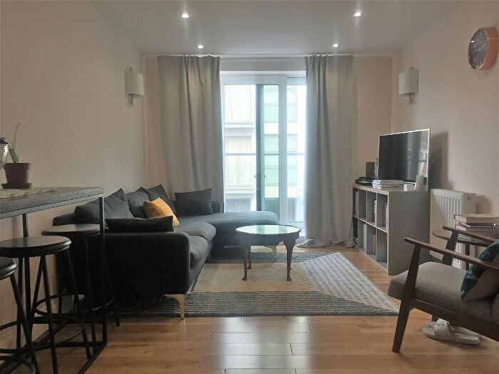 1 Bedroom Flat To Rent In Mantle Road, London, SE4