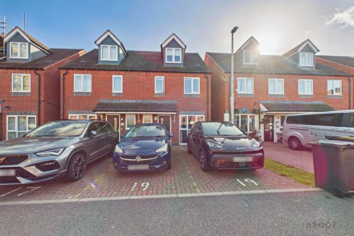 3 Bedroom Semi-Detached House For Sale In Queensbridge, Burton-On-Trent, DE14