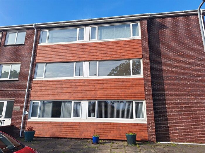 3 Bedroom Flat For Sale In Western Avenue, Cardiff, CF5