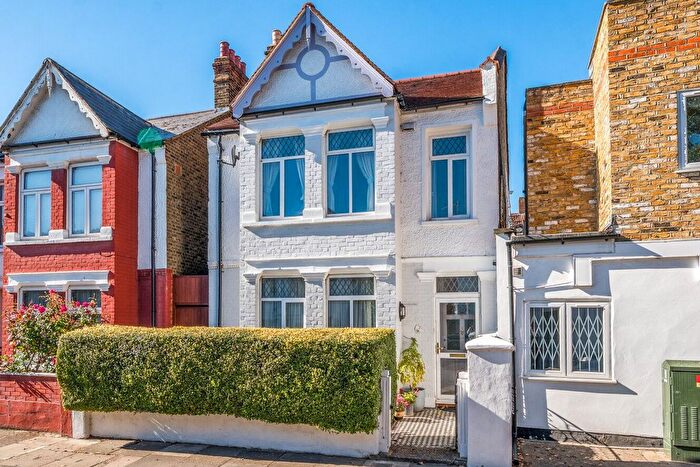 4 Bedroom Link Detached House For Sale In Davis Road, Acton, London, W3