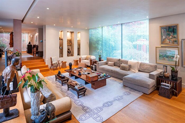5 Bedroom Property For Sale In Spaniards End, Hampstead, NW3