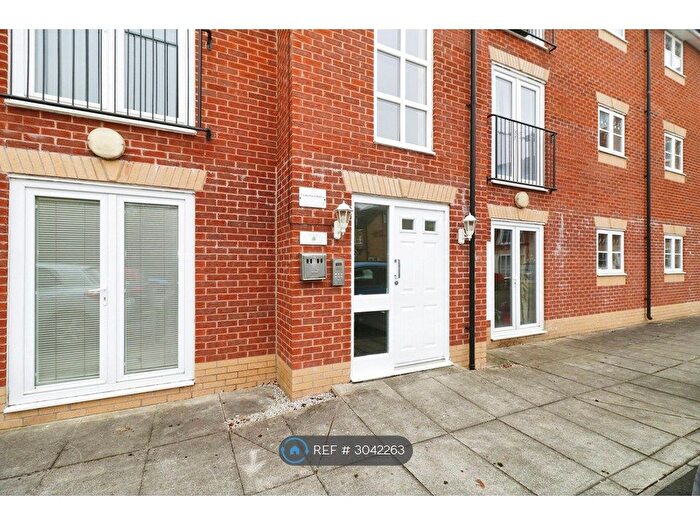 2 Bedroom Flat To Rent In Lawnhurst Avenue, Wythenshawe, Manchester, M23