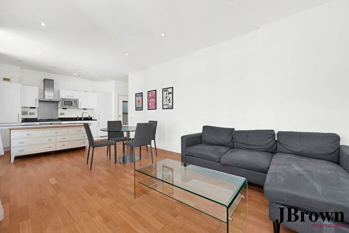 2 Bedroom Flat To Rent In Globe House, Cobb Street, London, E1