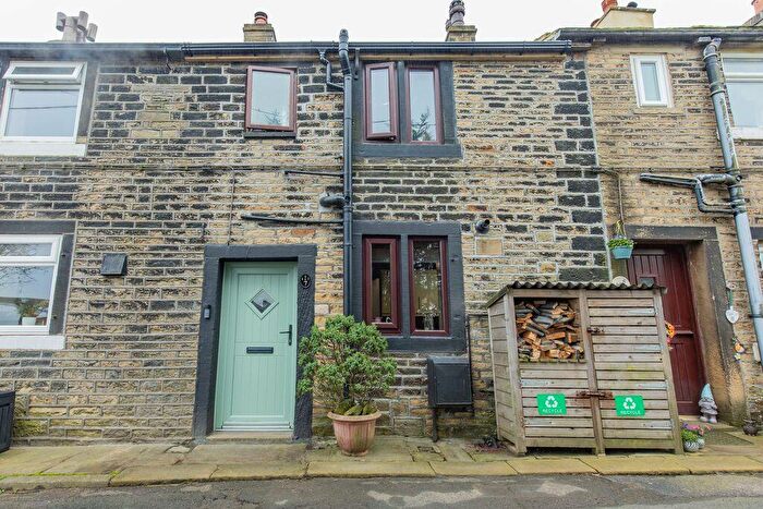 2 Bedroom Cottage For Sale In New Barton, Hubberton, HX6