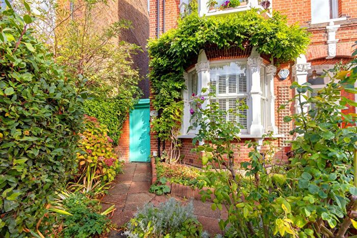 3 Bedroom Flat For Sale In Savernake Road, Hampstead, NW3