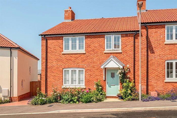 3 Bedroom End Of Terrace House For Sale In Loveridge Grove, Weymouth, DT3