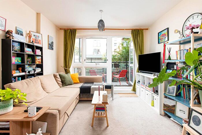 2 Bedroom Apartment For Sale In Paxton Drive, Bristol, BS3