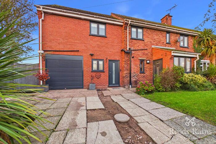 5 Bedroom Semi-Detached House For Sale In Wren Avenue, Sproston, Crewe, Cheshire, CW4